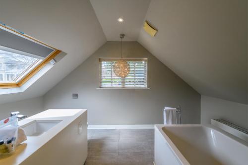 Holm House - Stylish Coastal Suites - HEDD Spa - Silures Bar & Restaurant photo 90