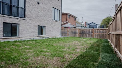 Jardín al aire libre en Upscale Pickering Escape Near Lake & Dining
