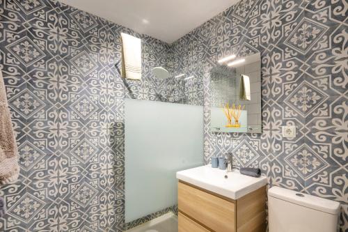 a bathroom with a toilet and a sink and a mirror at Carvoeiro -Spacious 2 bedroom appartment with pool - Monte Dourado in Carvoeiro