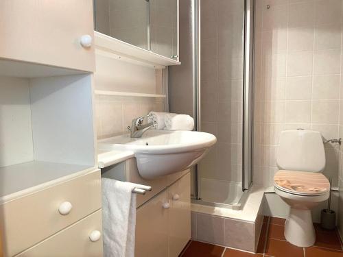 Et badeværelse på Frische-Brise-FeWo-12-06