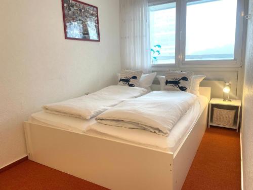 En eller flere senge i et værelse på Frische-Brise-FeWo-03-09