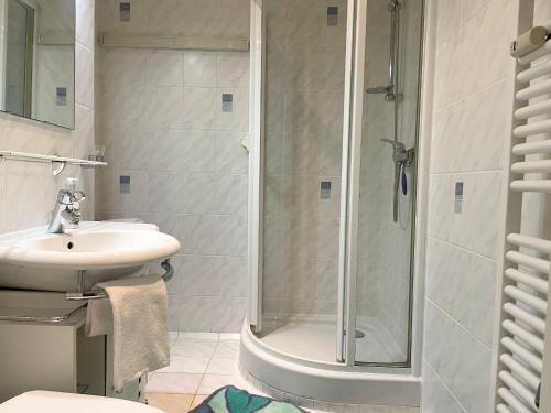 Et badeværelse på Frische-Brise-FeWo-03-09