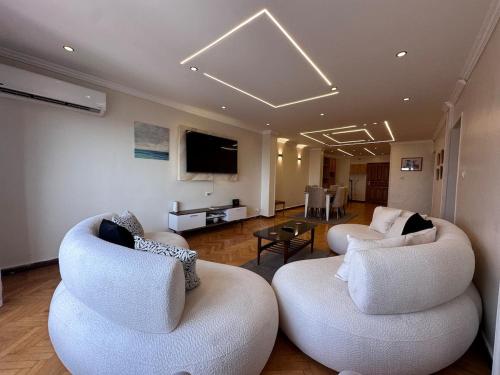 شقة غرفتين نوم في الزمالك نيل فيو