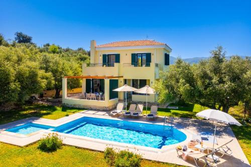 Бассейн в Villa Eleni Helios или поблизости