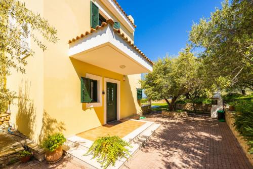 Сад в Villa Eleni Helios