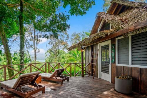 Central Hotel Bocas del Toroにあるバルコニーまたはテラス