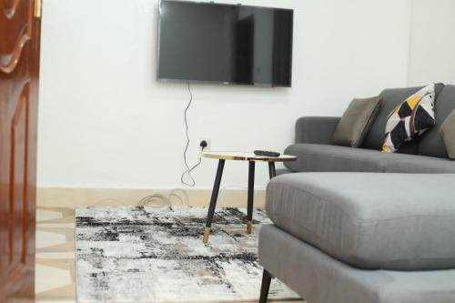 TV a/nebo společenská místnost v ubytování Cosy 1 bedrooms, Hells Gate Moi South Lake Naivasha