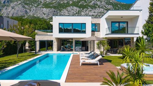 Villa Agava with heated pool, Jacuzzi, sauna, gym, 4 en-suite bedrooms