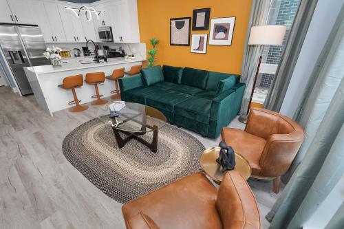 a living room with a green couch and chairs at Spacious 3BR Family Oasis Sleeps 8 with Free Parking Near Medical District, Douglas Park and University of Illinois Chicago in Chicago