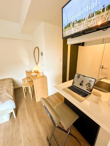 a room with a desk with a laptop on it at Syforme Keikyu-Kamata Residence in Tokyo
