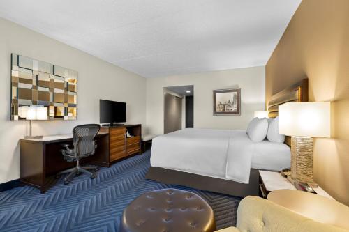 Μια τηλεόραση ή/και κέντρο ψυχαγωγίας στο Crowne Plaza Princeton - Conference Center by IHG