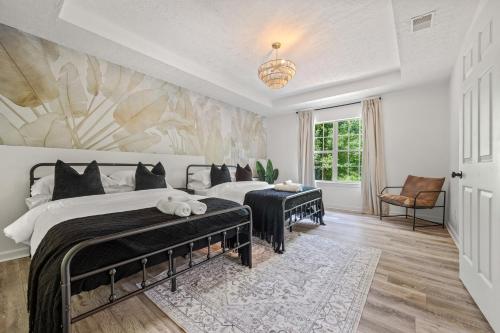 Ένα ή περισσότερα κρεβάτια σε δωμάτιο στο 6BD-3BA Designer Oasis - Sleeps 14 - ATL Metro