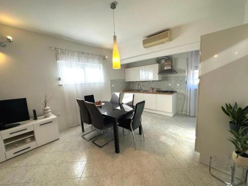 Apartments by the sea Zadar - 24250