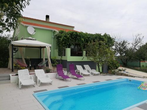 Family-friendly apartments with swimming pools Pula - 24352