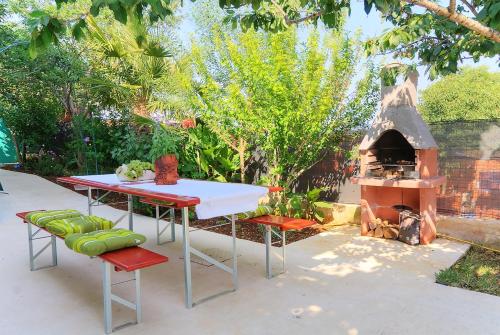 Family-friendly apartments with swimming pool Pula - 24352
