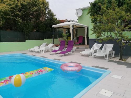 Family-friendly apartments with swimming pool Pula - 24352