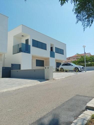 Seaside holiday house Vir - Lozice, Vir - 24443