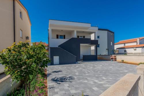 Apartments with parking spaces Vir - 24432