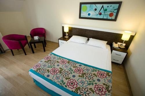 Postel nebo postele na pokoji v ubytování Dosi Hotel