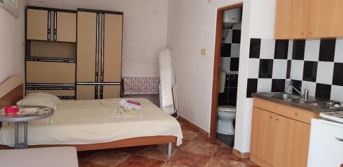 Apartments with WiFi Crikvenica - 24475