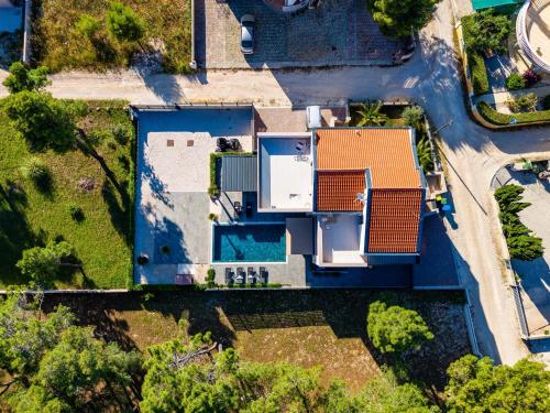 Family-friendly apartments with swimming pools Vir - Kozjak, Vir - 22971