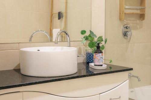 a bathroom with a white sink and a counter at Halls Gap Escape Townhouses in Halls Gap