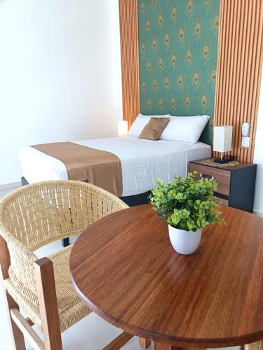 a hotel room with a table and a bed at Punta Colibrí in Brisas de Zicatela
