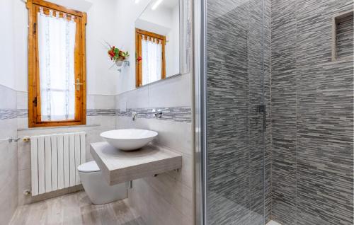 a bathroom with a sink and a shower at Poggioalvento in Lazzeretto