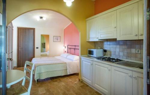 Dapur atau dapur kecil di Amazing Home In San Giovanni