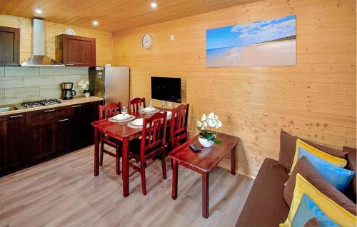 Η κουζίνα ή μικρή κουζίνα στο Stunning Home In Mielenko With Wifi