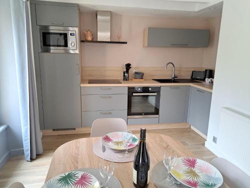 Η κουζίνα ή μικρή κουζίνα στο Holiday Home in Brittany near Telgruc Beach