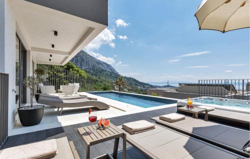 Villa con piscina y vistas en Villa Ines, en Makarska
