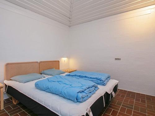 Ένα ή περισσότερα κρεβάτια σε δωμάτιο στο 5 person holiday home on a holiday park in Karrebæksminde