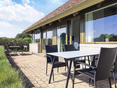 Μπαλκόνι ή βεράντα στο 5 person holiday home on a holiday park in Karrebæksminde