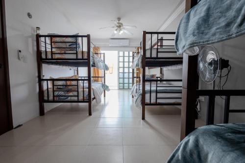 a room with several bunk beds and a hallway at Habitación compartida en el Centro de Cancún in Cancún