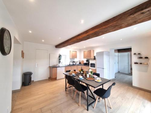 a kitchen and dining room with a table and chairs at Gîte Chaleureux 8 Pers. avec Animaux Admis - FR-1-496-343 in Pouilly-les-Feurs