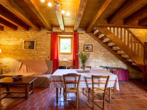 Photo de la galerie de l'établissement Maison isolée avec piscine au cœur du Périgord Noir, près de Sarlat et sites historiques - FR-1-616-182, à Borrèze