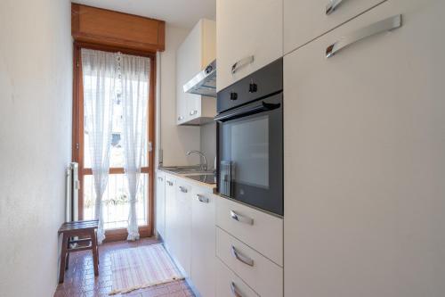 Η κουζίνα ή μικρή κουζίνα στο Cremeno Noccoli - spacious family appartment