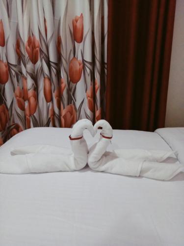 two towels in the shape of a heart on a bed at Uduwara Holiday Home in Badulla