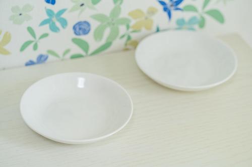 two white bowls sitting on top of a table at スカイテラス那覇 in Naha