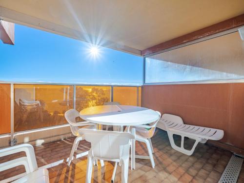 Appartement 6 personnes avec Wi-Fi, vue mer - FR-1-827-23