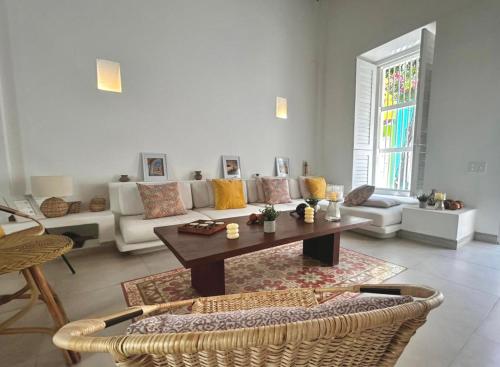 Khu vực ghế ngồi tại Casa VELLA - Cartagena Amurallada