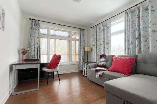 a living room with a couch and a desk at Entire Home in Lake of Bays -Huntsville Muskoka Algonquin in Dwight