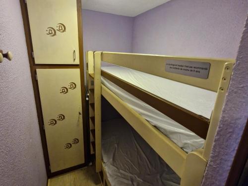 Photo de la galerie de l'établissement Studio cabine au cœur de la station, WiFi gratuit - FR-1-814-132, à Besse-et-Saint-Anastaise