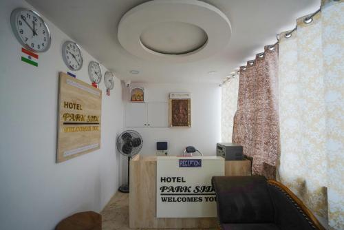 Khu vực ghế ngồi tại Hotel O Park Side