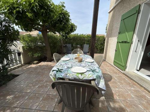 Maison climatisée avec 2 pièces et mezzanine, 5 couchages, parking, St Pierre la Mer - FR-1-229D-159