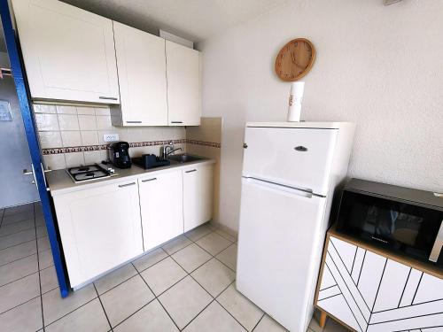 Photo de la galerie de l'établissement T2 proche plage avec piscine et parking, 4 personnes - FR-1-607-219, au Cap d'Agde