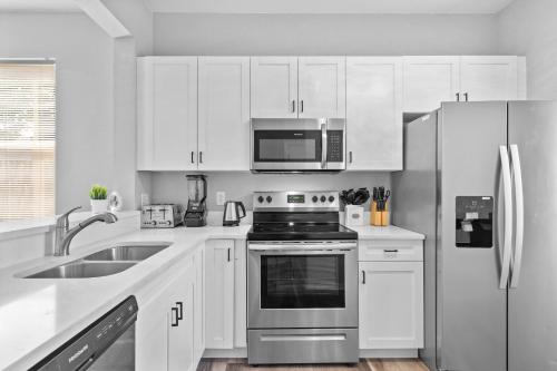 Cozy 4 Bedroom Townhome 2512 photo 15