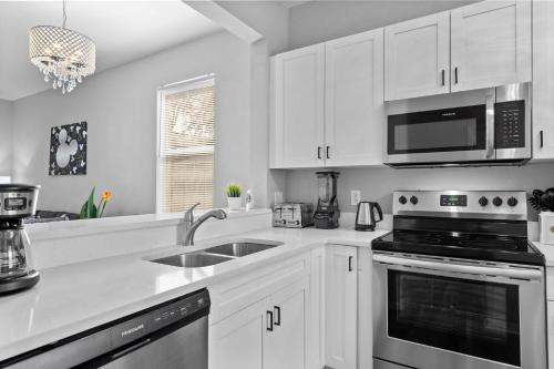 Cozy 4 Bedroom Townhome 2512 photo 16