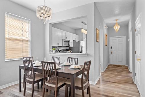 Cozy 4 Bedroom Townhome 2512 photo 17